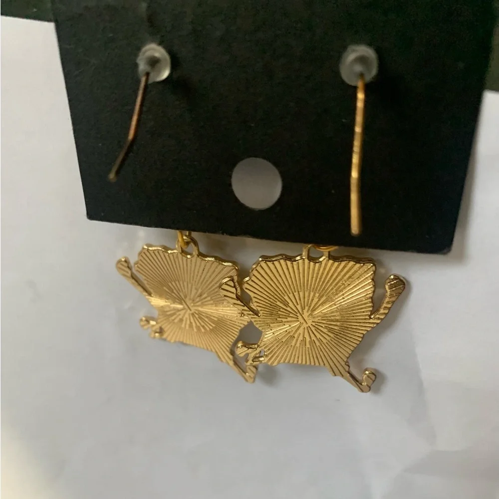 SpongeBob enamel earrings goldtone costume